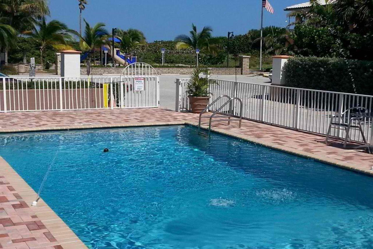 Seaspray Inn Beach Resort Palm Beach Shores Exteriör bild