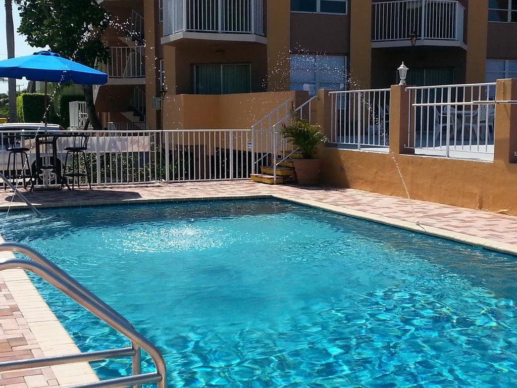 Seaspray Inn Beach Resort Palm Beach Shores Exteriör bild