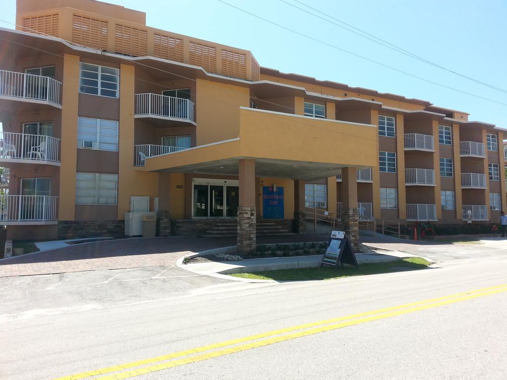 Seaspray Inn Beach Resort Palm Beach Shores Exteriör bild